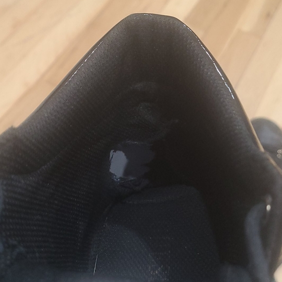 Used Black/Gold Guess mens sneakers 10.5🔥 - Picture 7 of 9